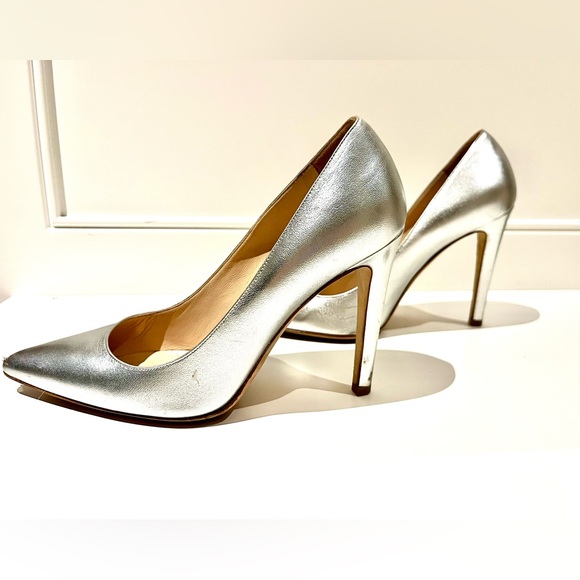 Gorgeous Italian Leather Club Monaco Silver Stilettos size 6 - Picture 3 of 5